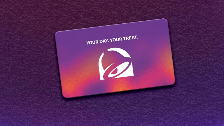 Davante Adams shows off Taco Bell purple card for unlimited food