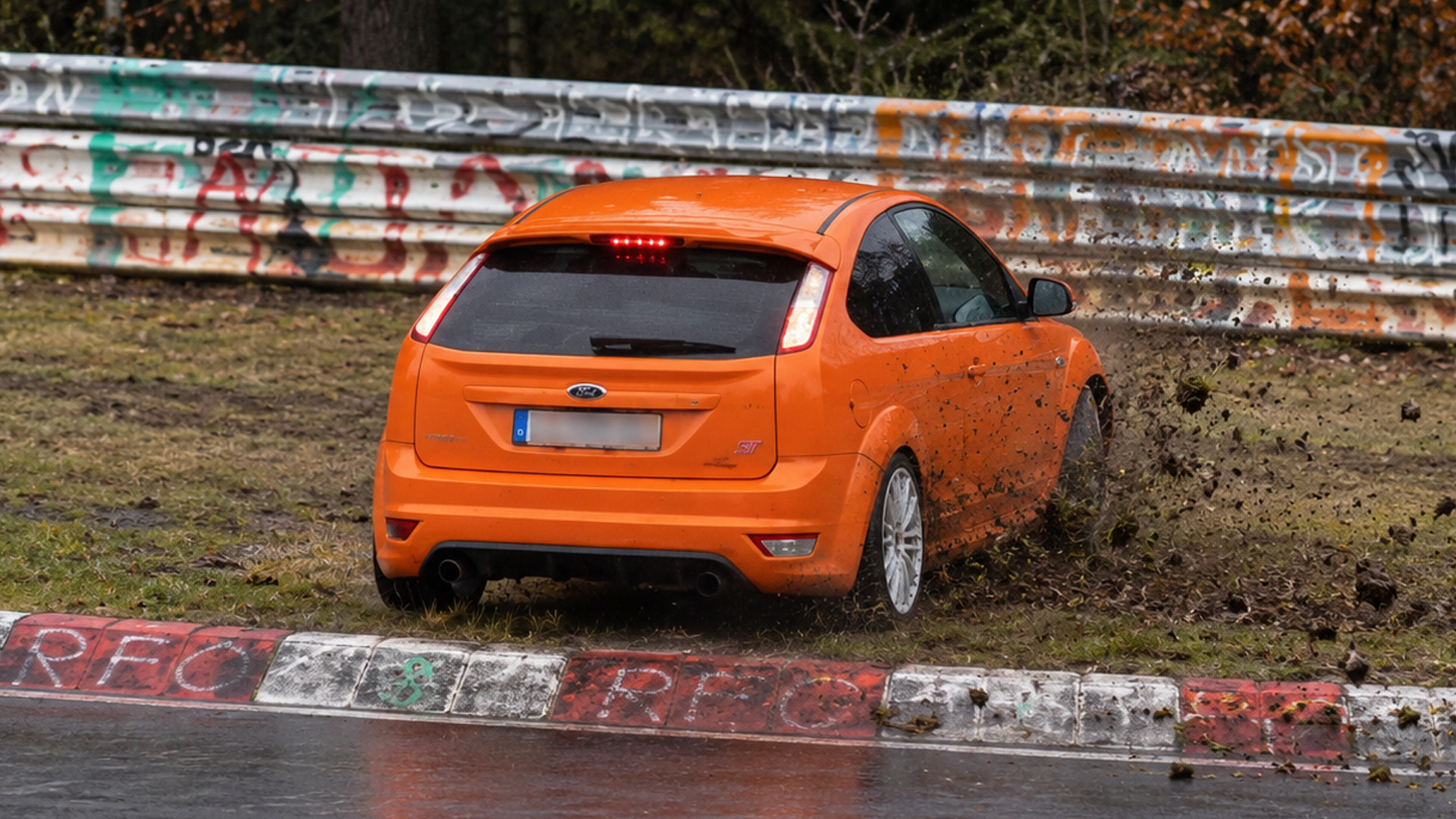 Wet Nürburgring grip changes completely when drivers follow familiar lines