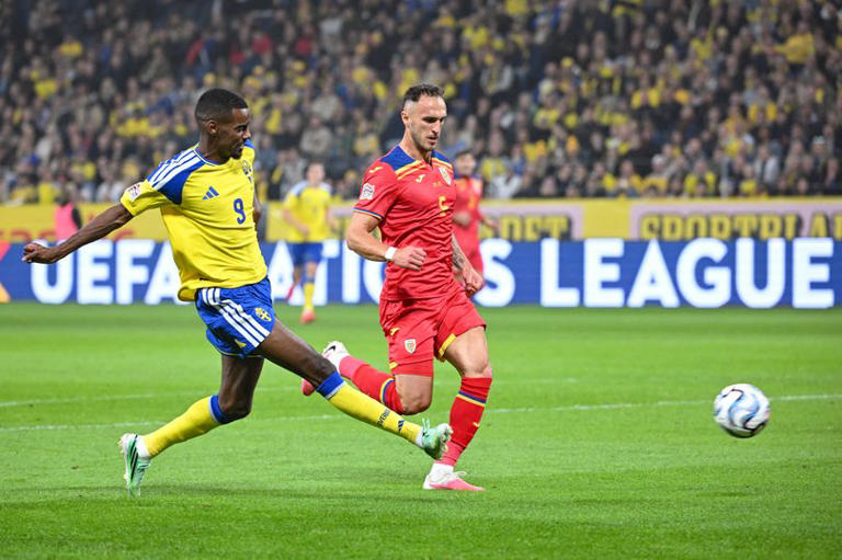 Sweden's forward #09 Alexander Isak (L) shoots and scores his side opening goal during the UEFA Nations League Group B4 football match between Sweden and Romania in Solna, Sweden on September 25, 2026. (Photo by Jonathan Nackstrand / AFP via Getty Images)