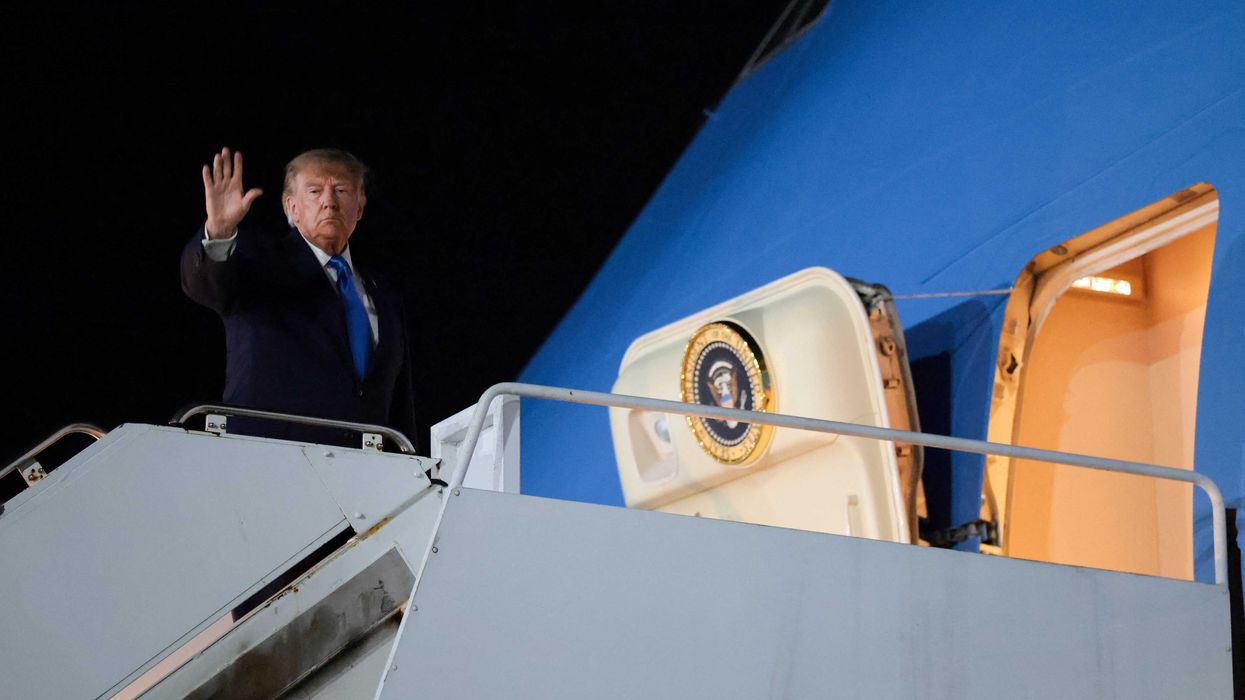 Trump's war on CNN takes flight as network kicked off Air Force One ...