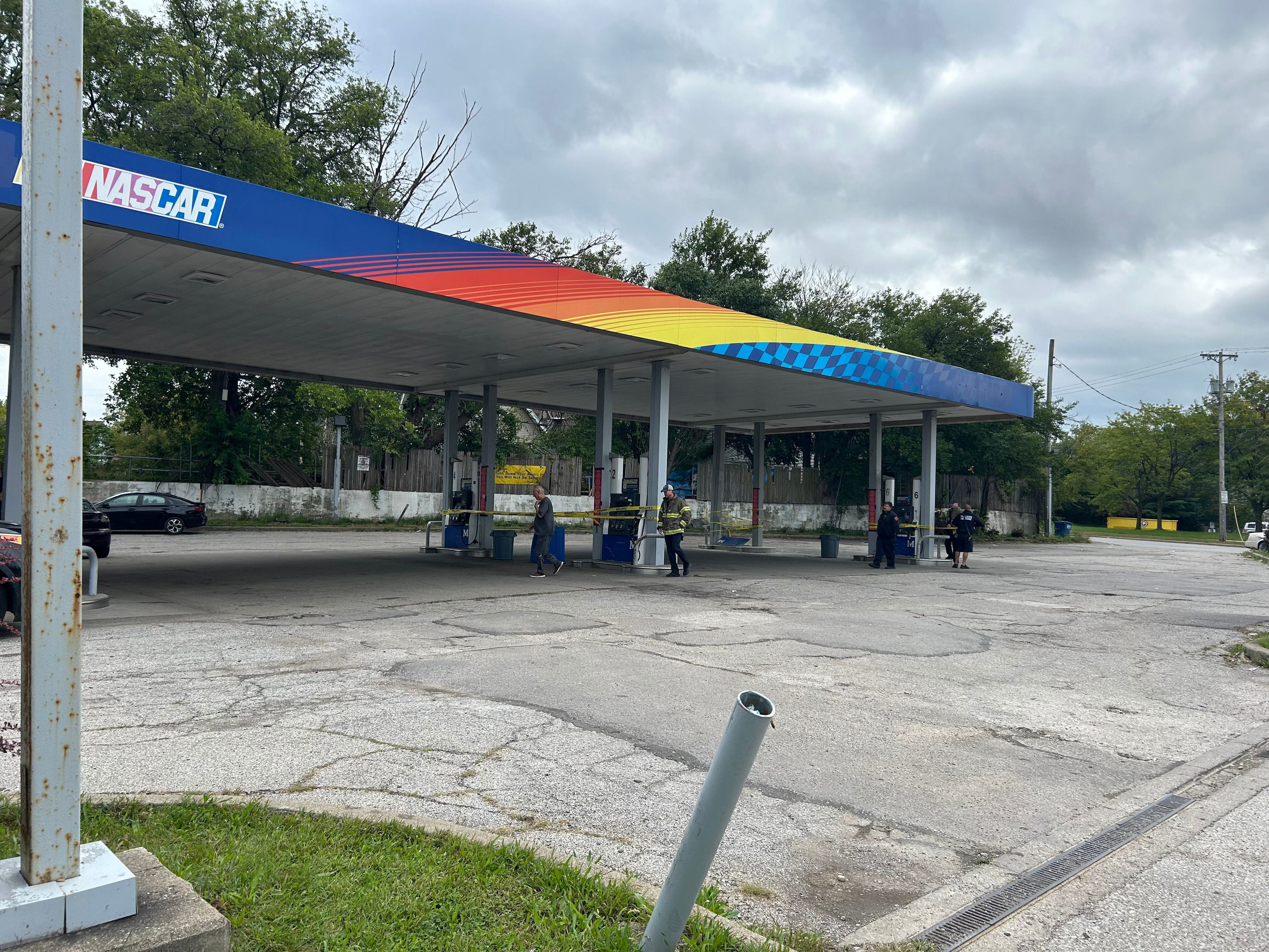 Fire crews temporarily plug gas leak after hit-and-run at Toledo gas ...