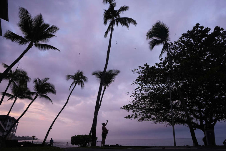 'In panic mode': Hawaii Island residents prepare for Hurricane Nolo