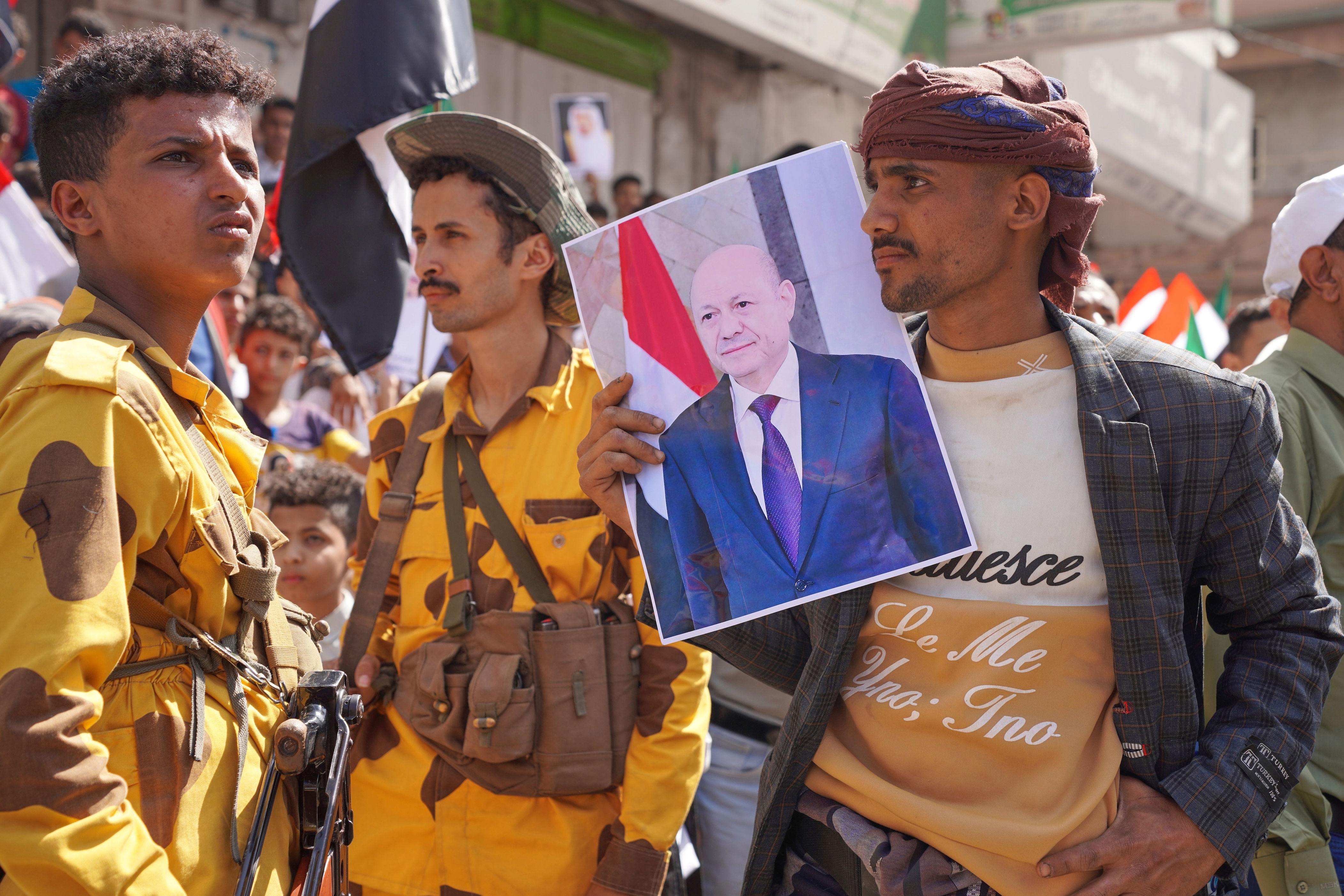 Yemeni leader urges public to enlist, offers amnesty to Houthi defectors
