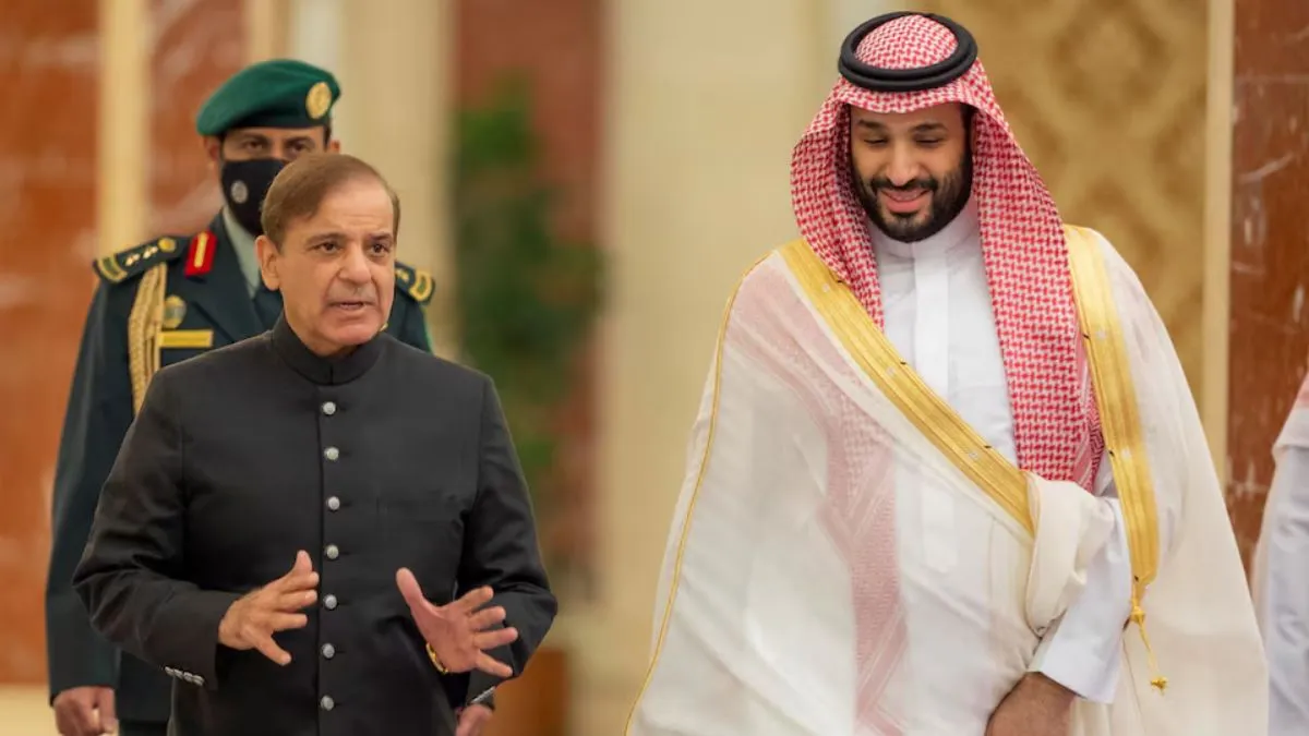 Two Calls, Heavy Praise For Munir, Zero Defence Pledge: Pakistan PM Sharif Rings Saudi Prince After Mecca Pact U-Turn

