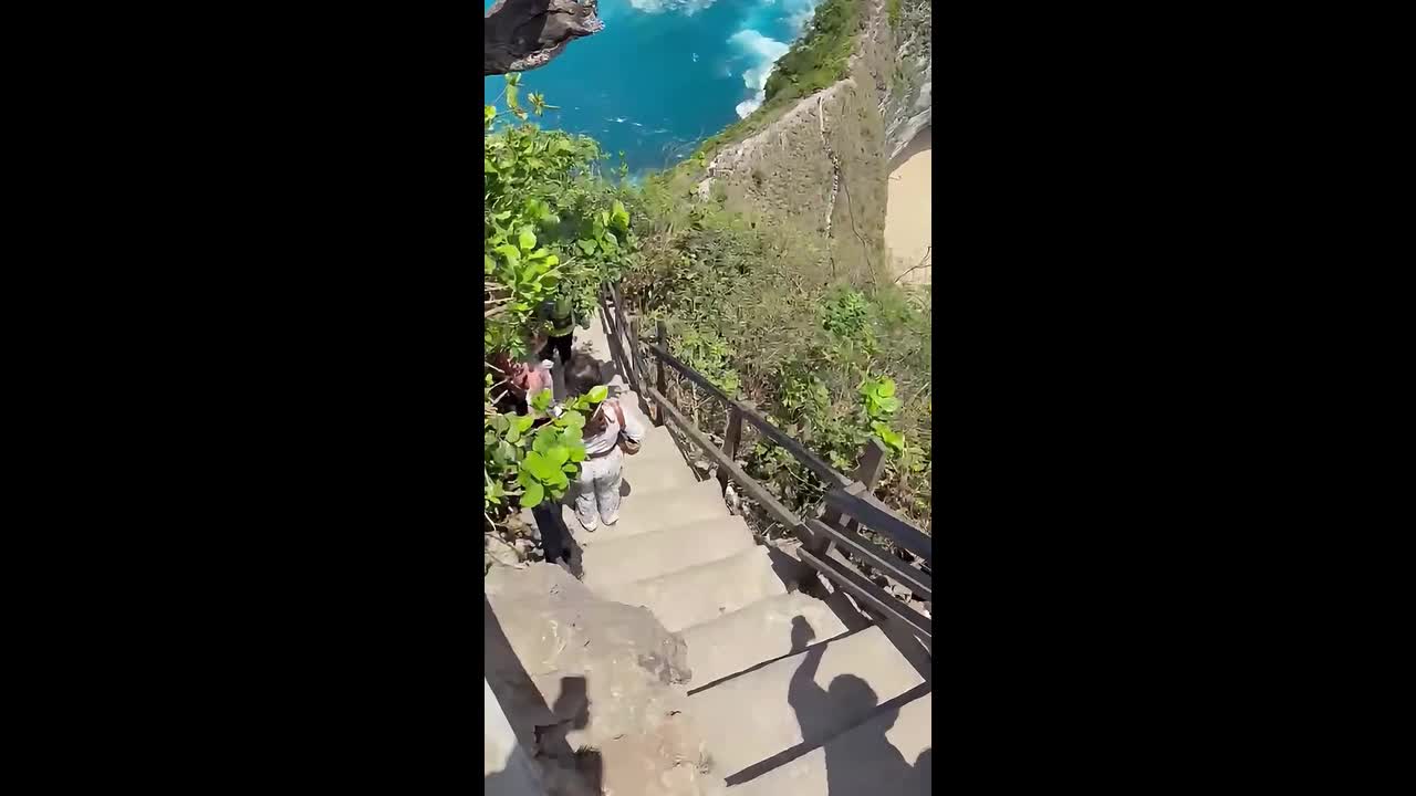 Australian tourist, 29, falls to her death from popular cliff selfie ...