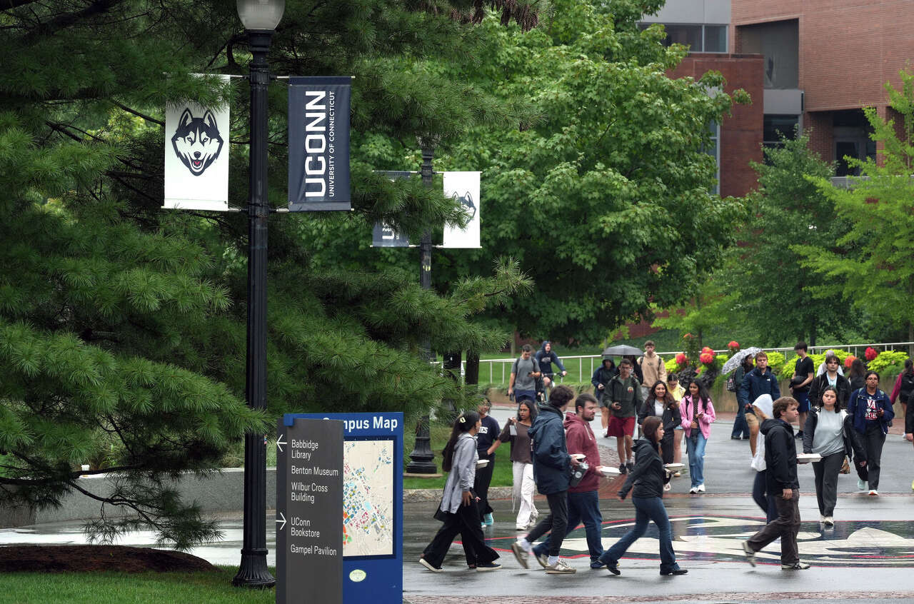 Writing a college essay? Connecticut admissions experts explain how to ...