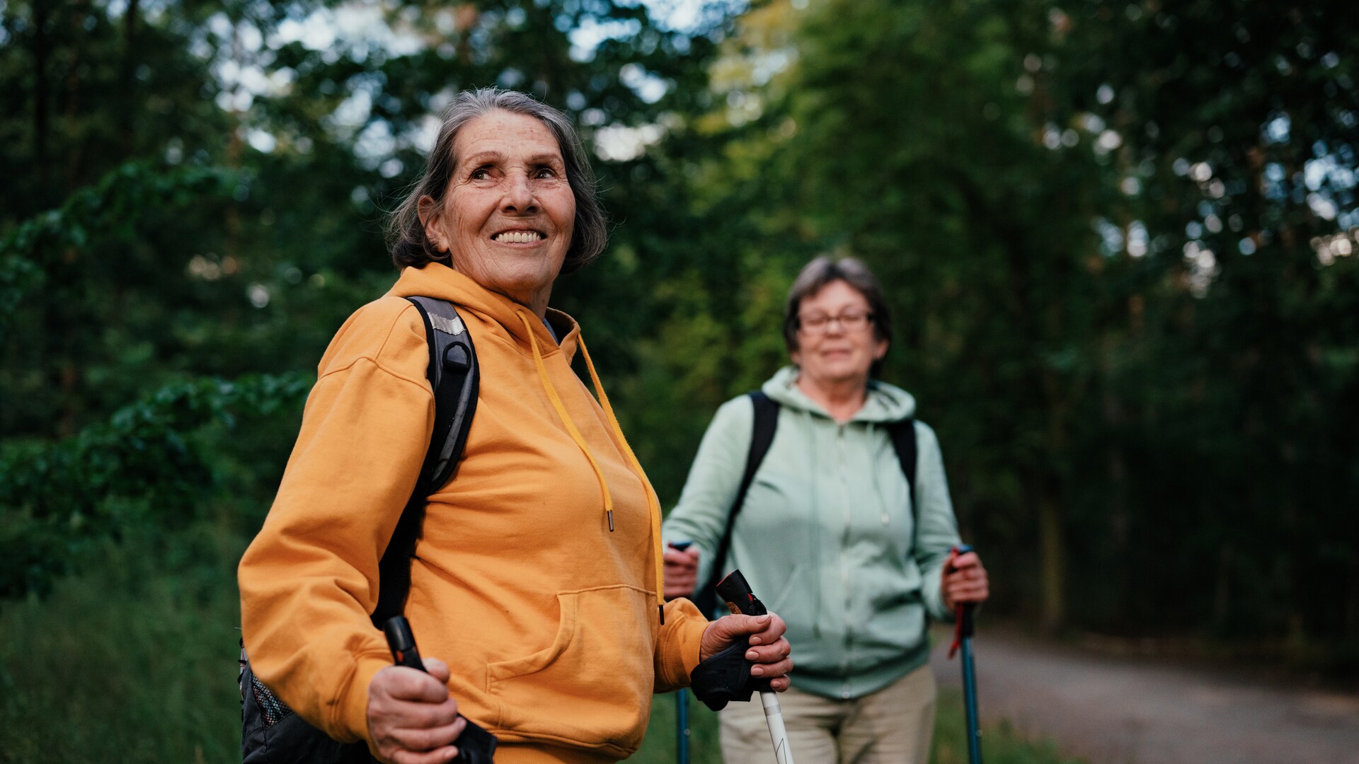 Fit ab 70: Was 20 Minuten gehen täglich bewirken kann