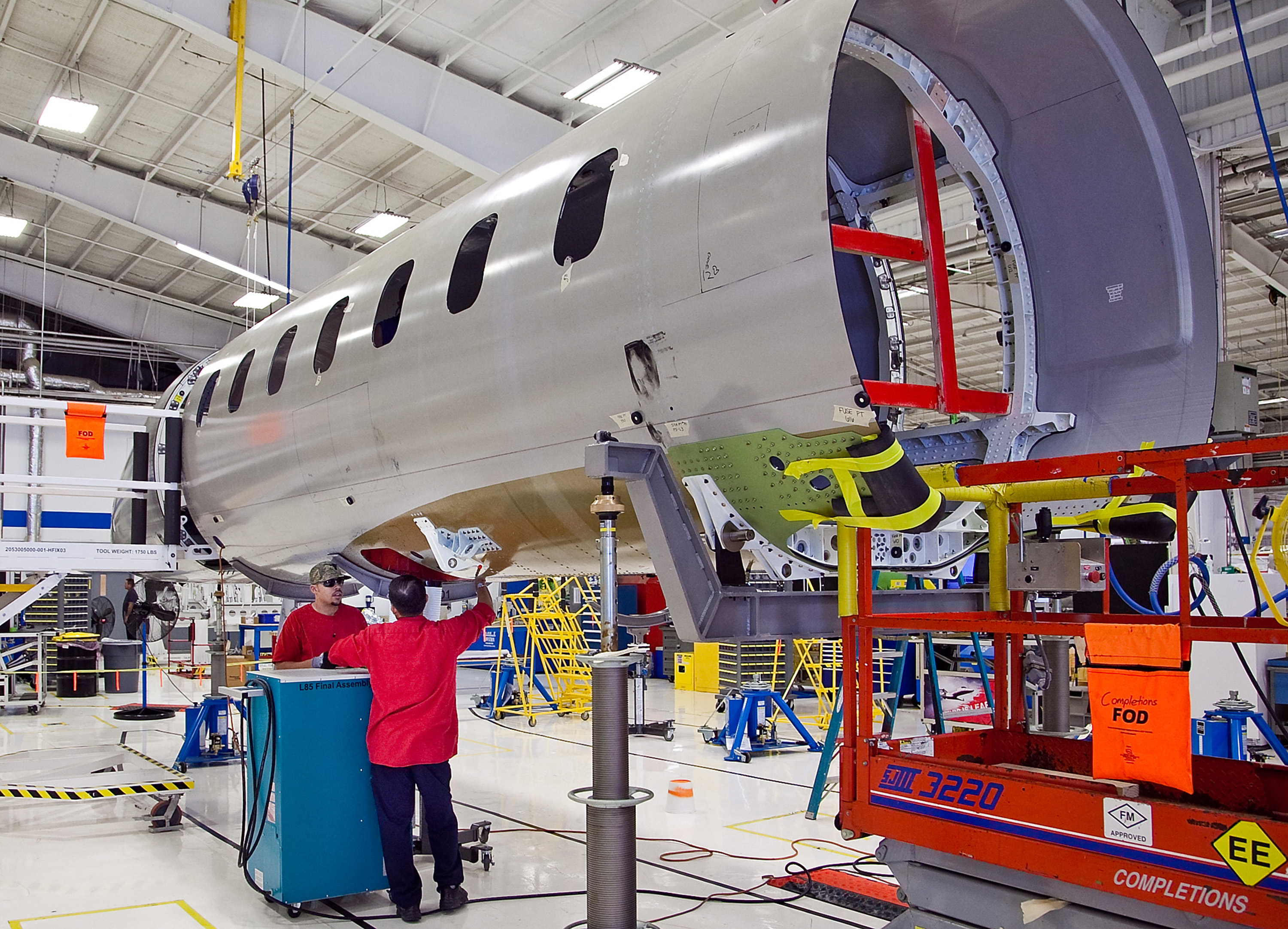 Kansas workers push back against Trump's call to ban Canadian jet maker