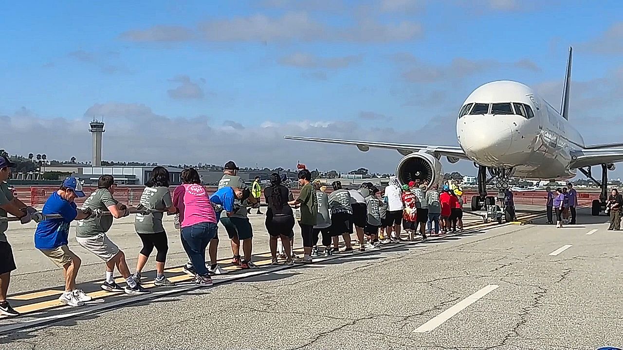 Teams take on challenge to pull cargo plane with rope in California