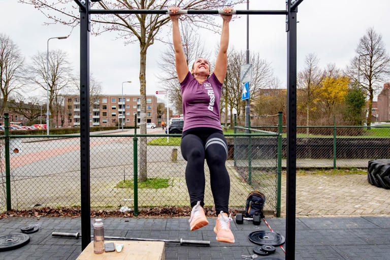 How to start lifting weights if you’ve never set foot in a gym – plus a ...
