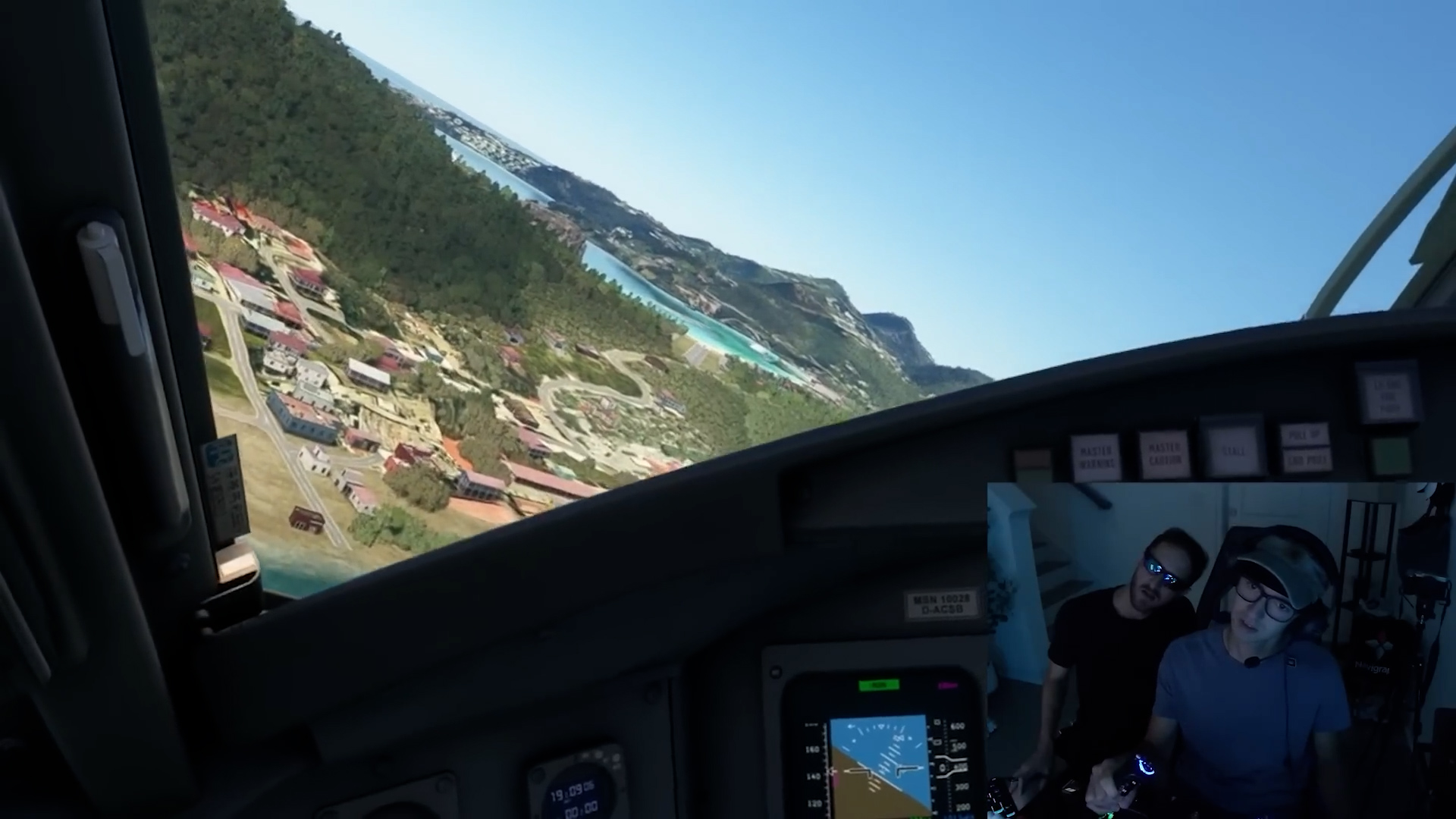 Real airline pilot vs. Microsoft Flight Simulator (mega storm)
