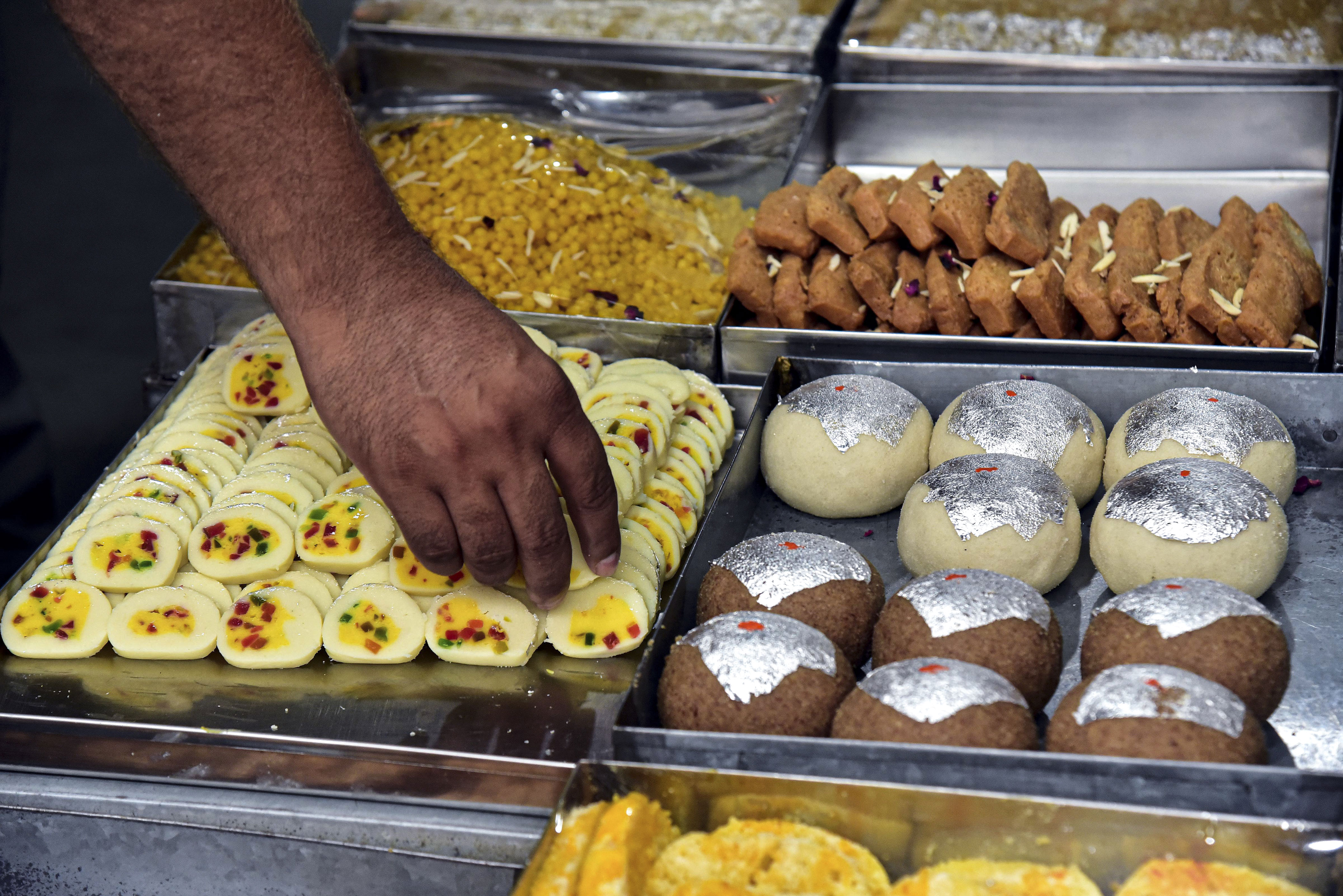 Average sugar retail price rules below Rs 60/kg for 4th day; festive ...