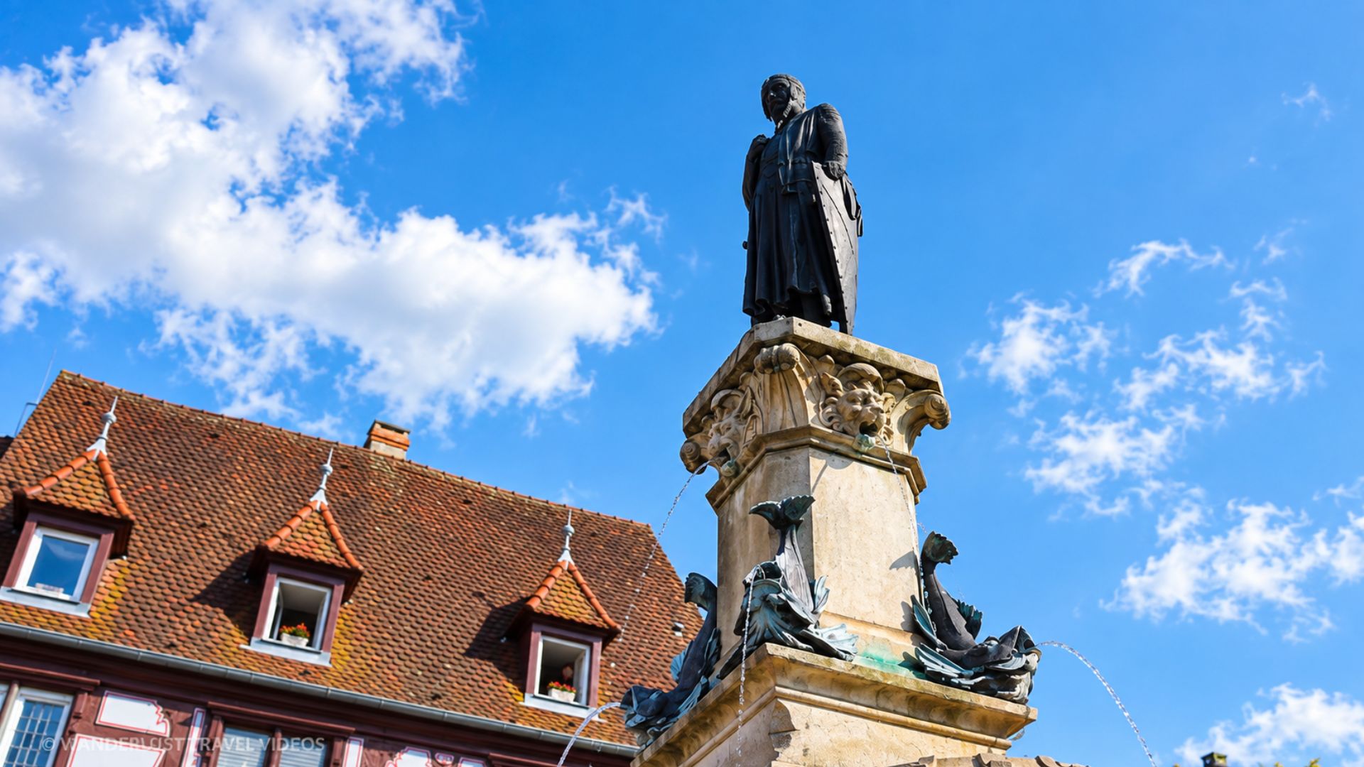 ¿Cuál es la historia detrás de esta estatua fuente de Colmar?