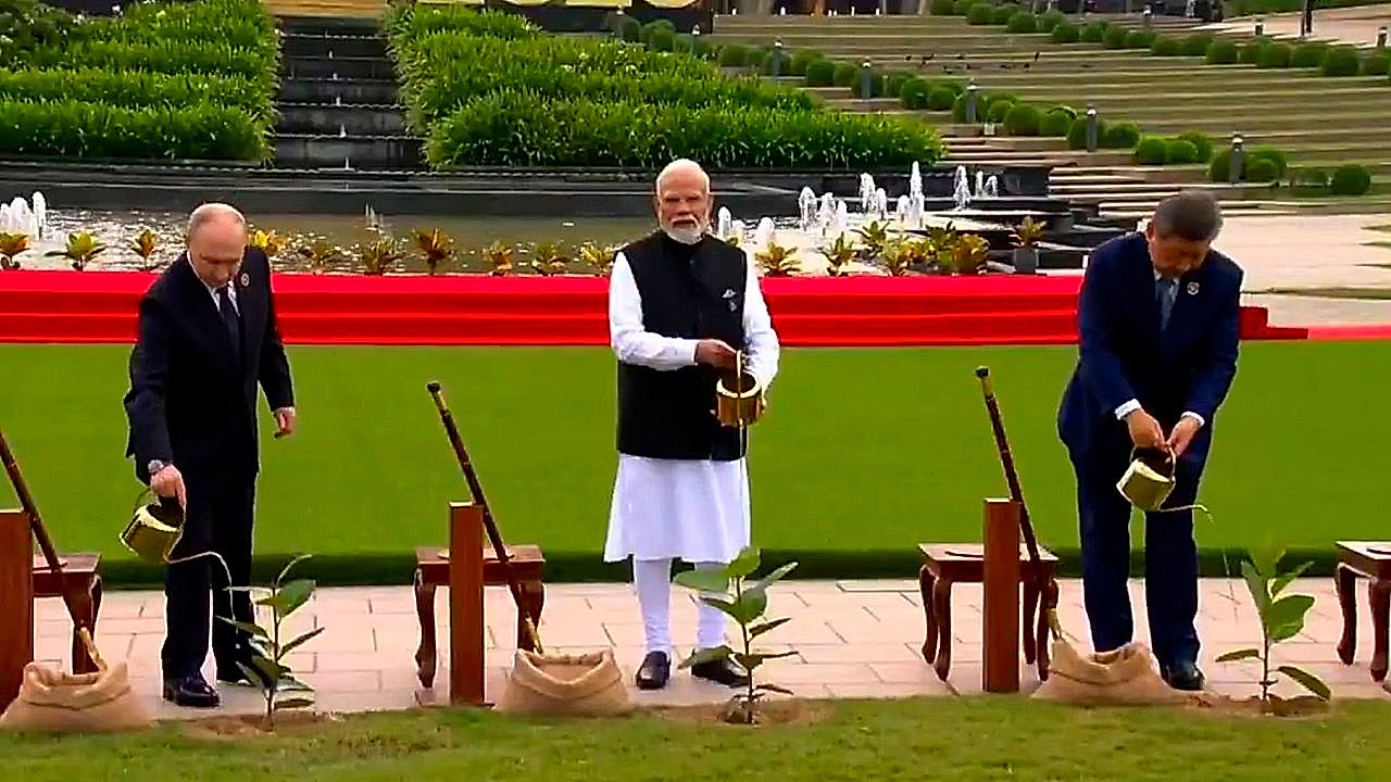 Modi, Putin and Xi plant banyan saplings together at BRICS Summit ...