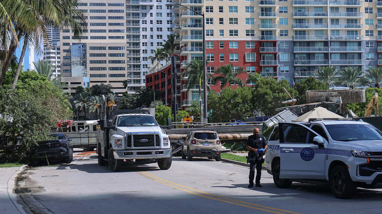 Construction rig collapses on a Brickell street, hits and ignites cars