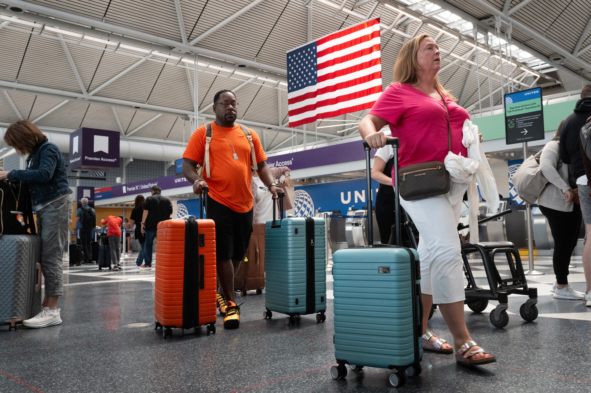 Thousands of Americans renounce citizenship as expat figures rise