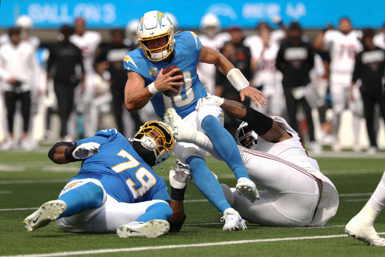 Raiders vs Chargers picks, predictions, odds for NFL Week 2 game