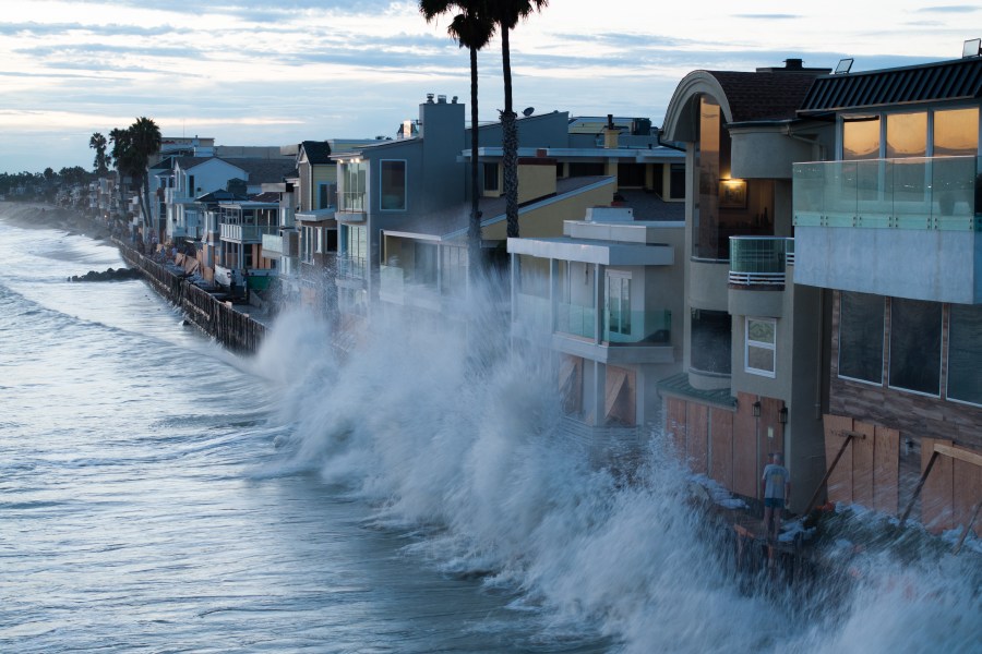 Exceptionally high tides could swamp Southern California coast ...