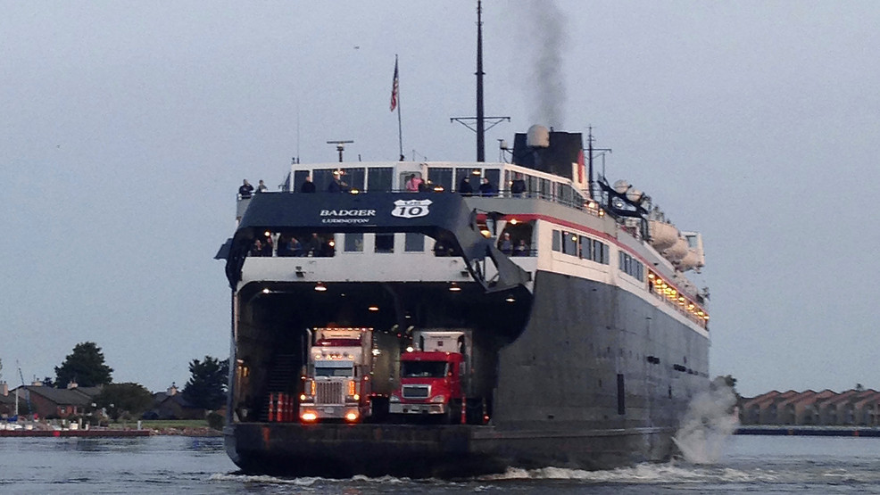 SS Badger cancels Tuesday crossings as waves could reach 21 feet
