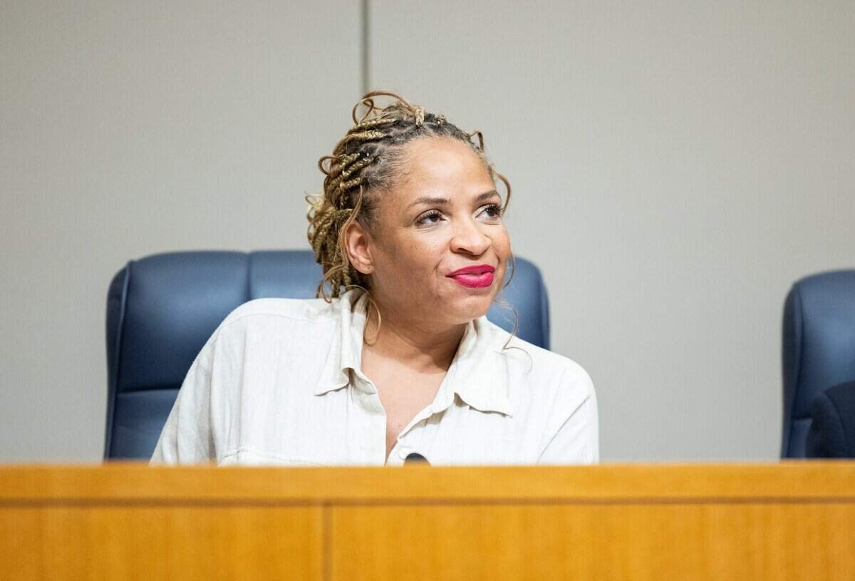 CMS chair Sneed puts school board 'on notice' as three members try to remove her