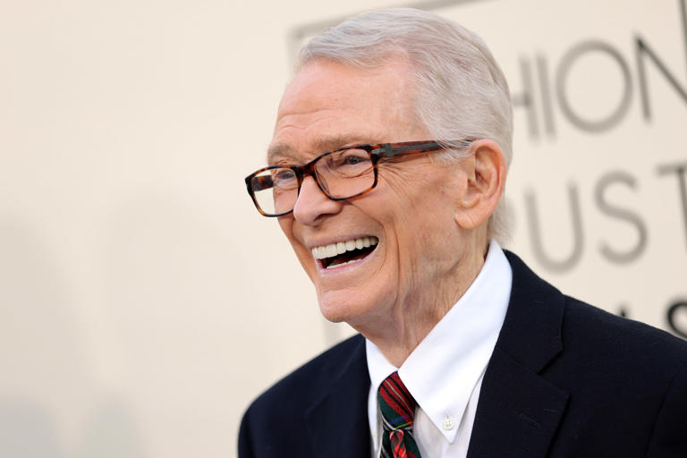 Renowned celebrity fashion designer Bob Mackie dies at 87