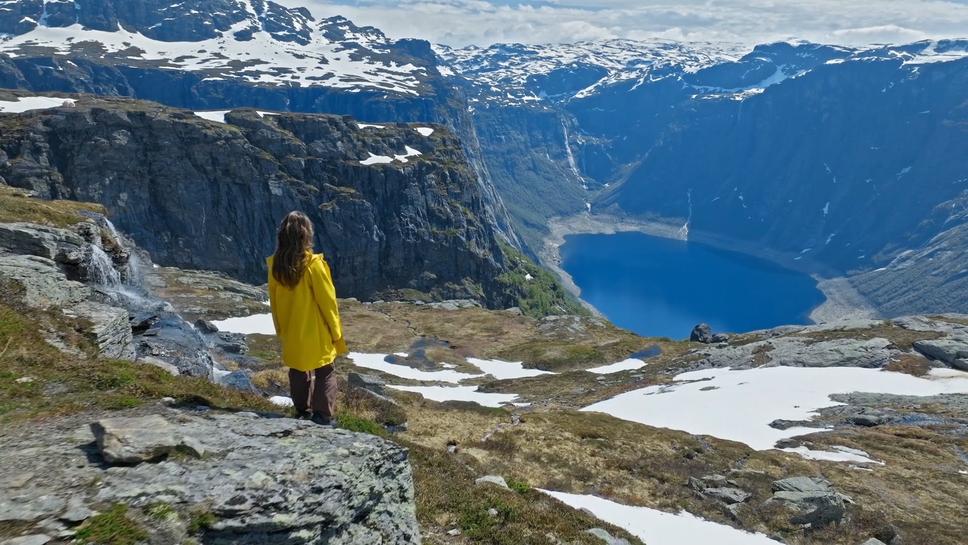 Trolltunga, Norway: Drone reveals a spectacular fjord landscape