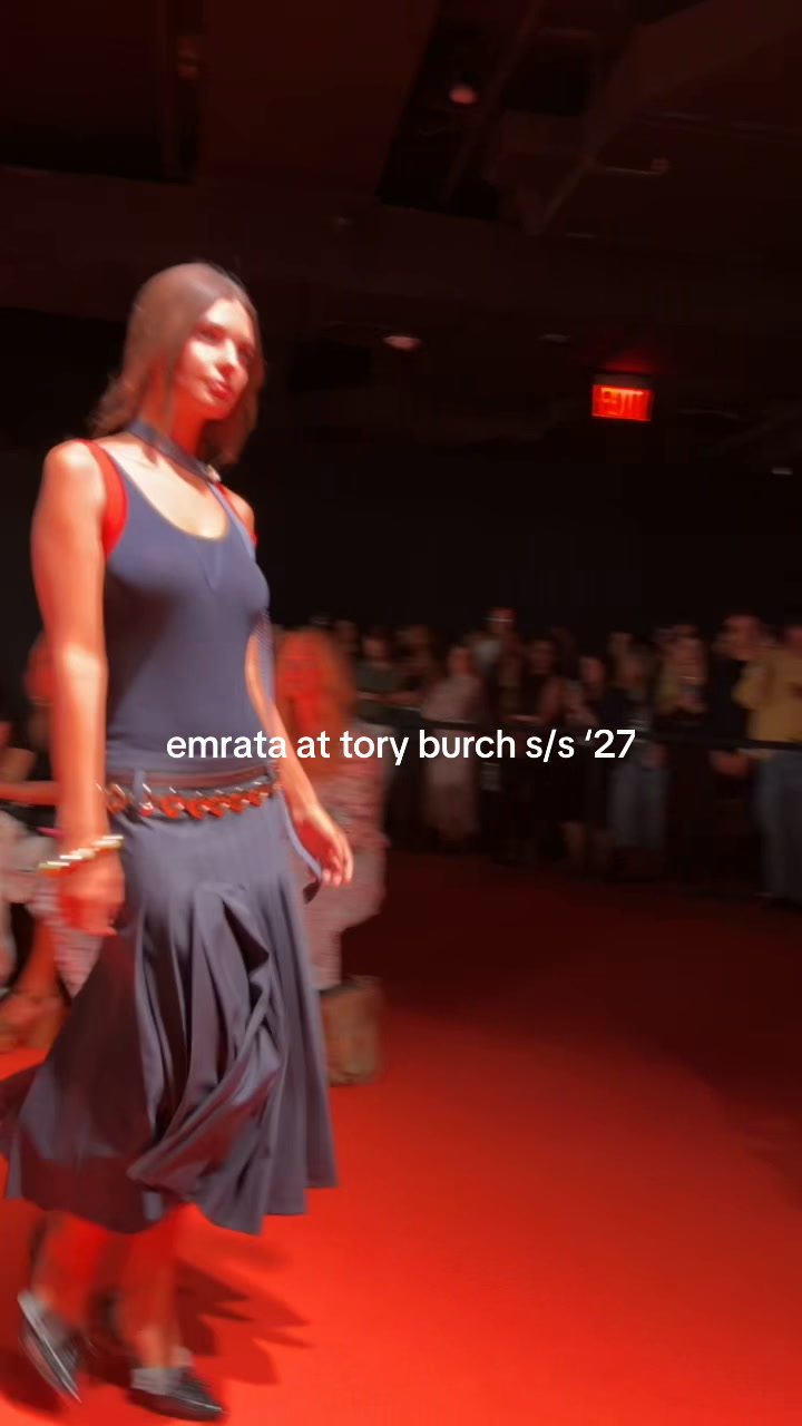 Emily Ratajkowski walks for Tory Burch S/S '27