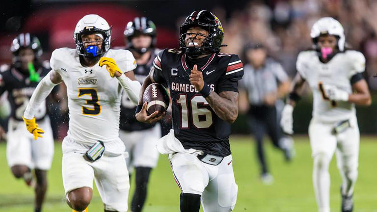The South Carolina Gamecocks have a premier QB duel set with Kamario Taylor