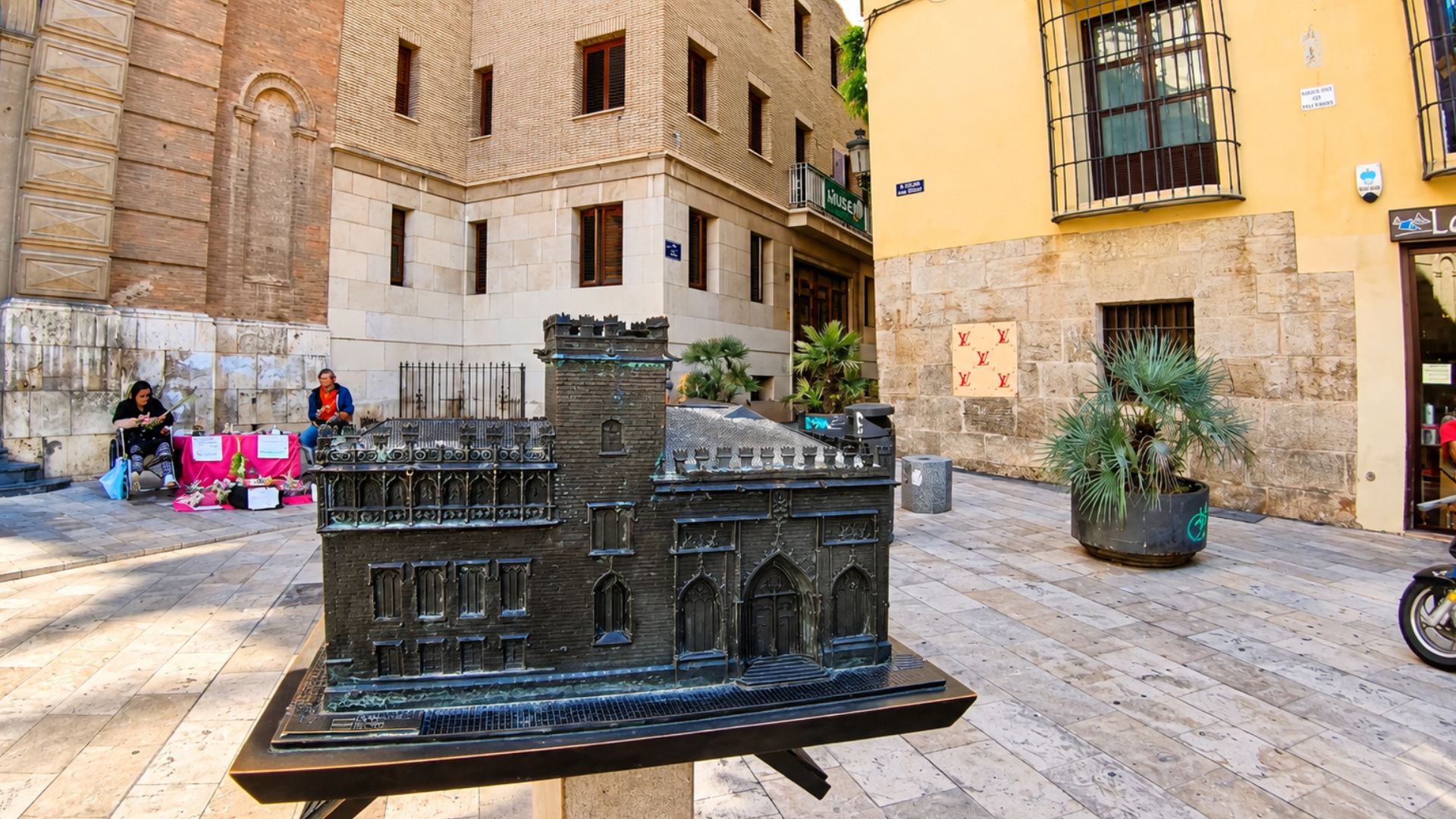 Bronze city model in the heart of historic Valencia (4K)