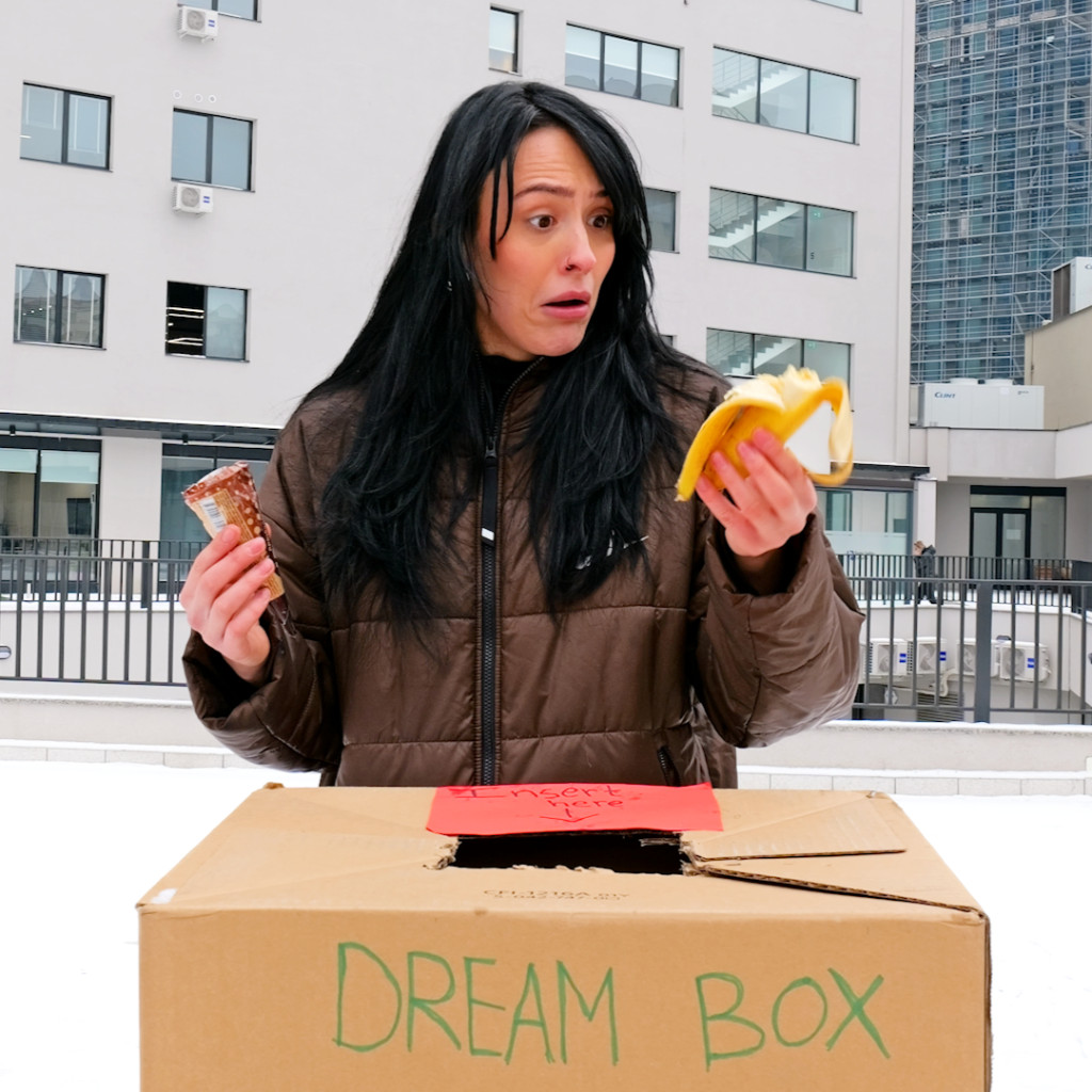 Test your luck with this dream box! 😅🤣