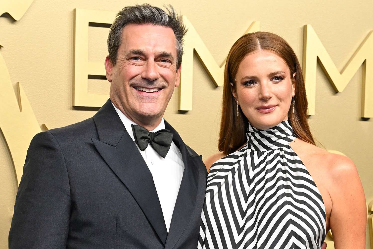 Jon Hamm’s pregnant wife Anna Osceola shows off her baby bump for the ...