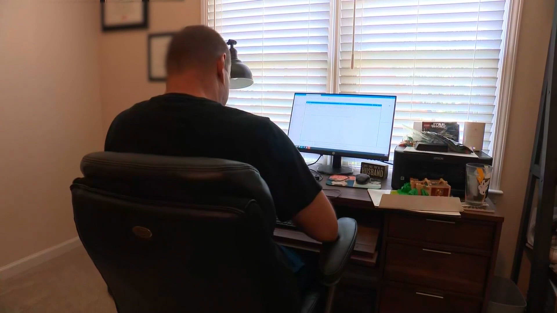 Study links remote work and living alone to higher distress