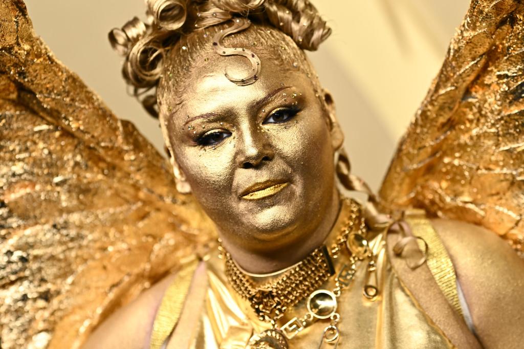 Megan Stalter manifests a 2026 Emmy Award win dressed as a statuette