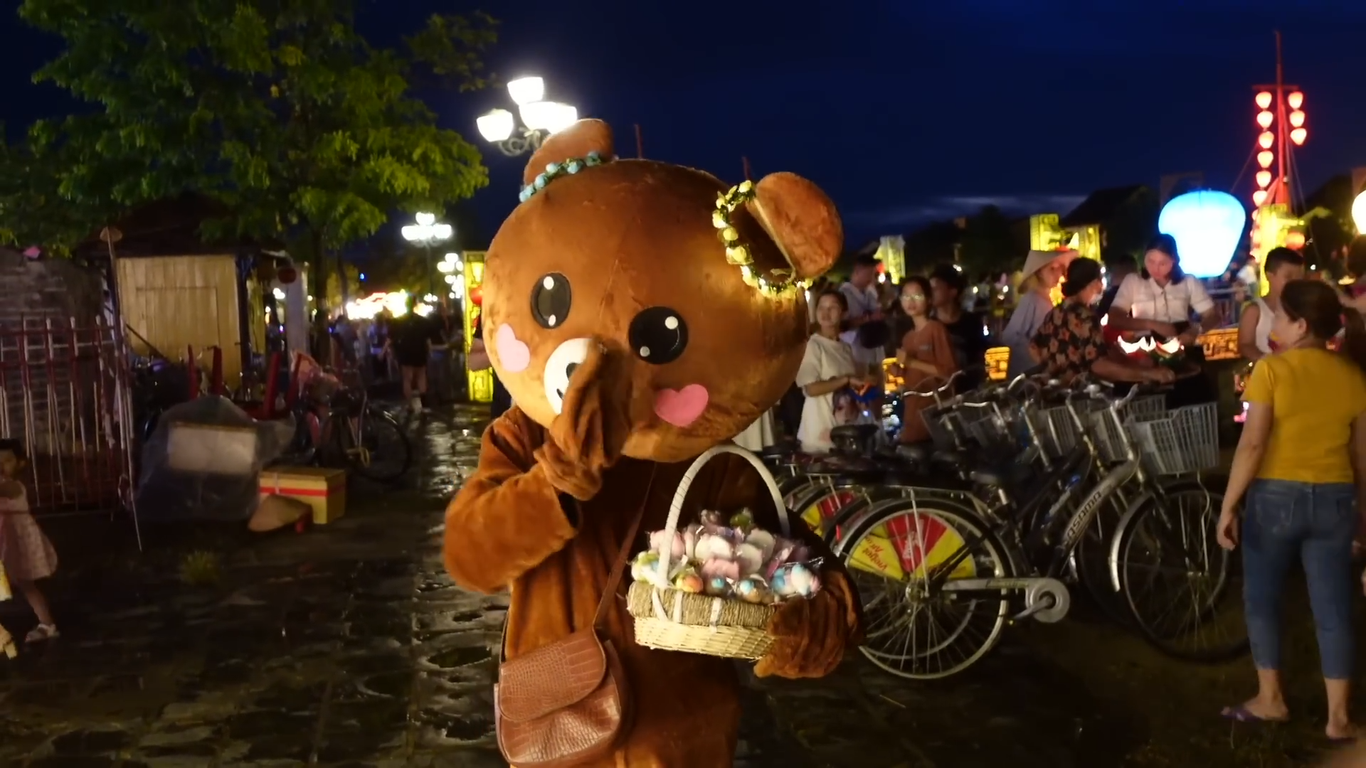 Exploring the Glowing Streets of Ancient Hoi An