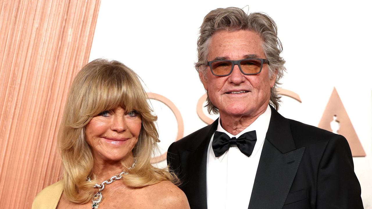 Goldie Hawn & Kurt Russell’s soft yellow lounge decor is nostalgic ...