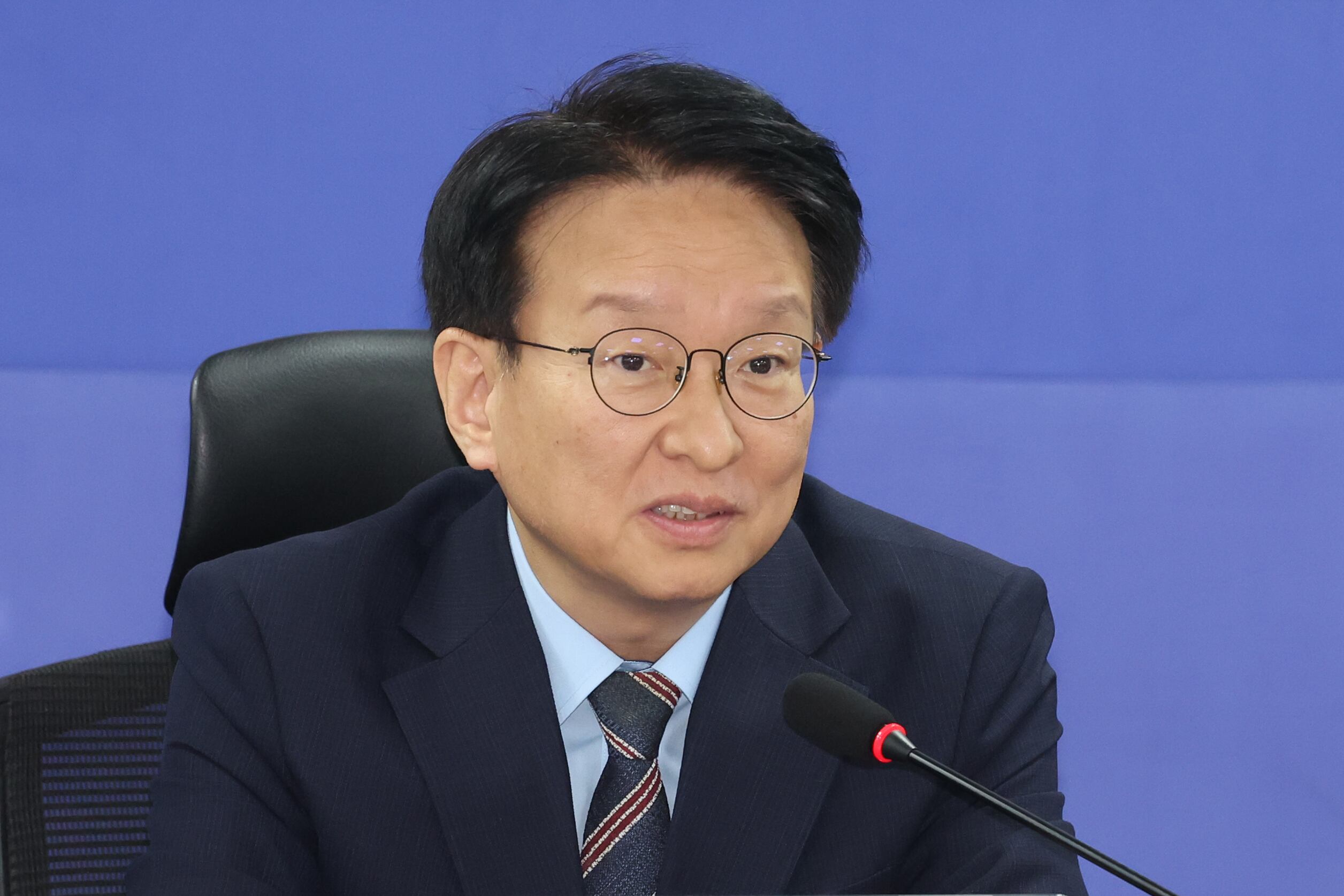 Democratic Party's Kwon proposes extending residency grace period to ...