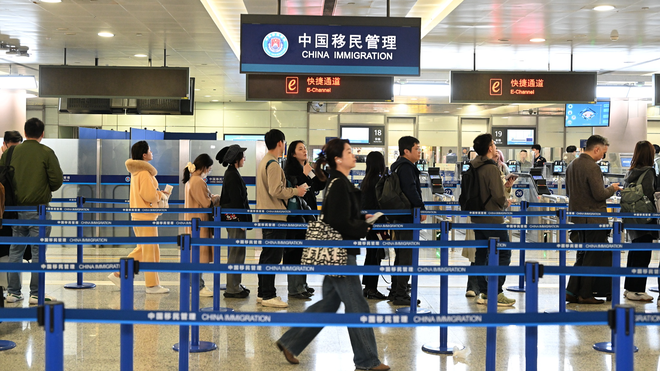 Trung Quốc thực thi quy định xuất nhập cảnh mới giữa nhiều nghi ngại