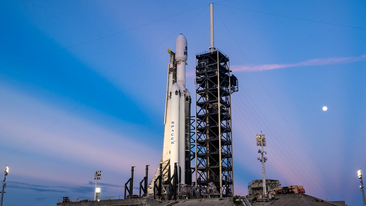 SpaceX reveals launch window for mobile service to take down the Big Three