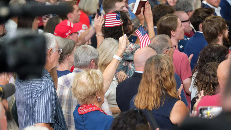 Vice President JD Vance rallies Kansas Republicans during Olathe visit