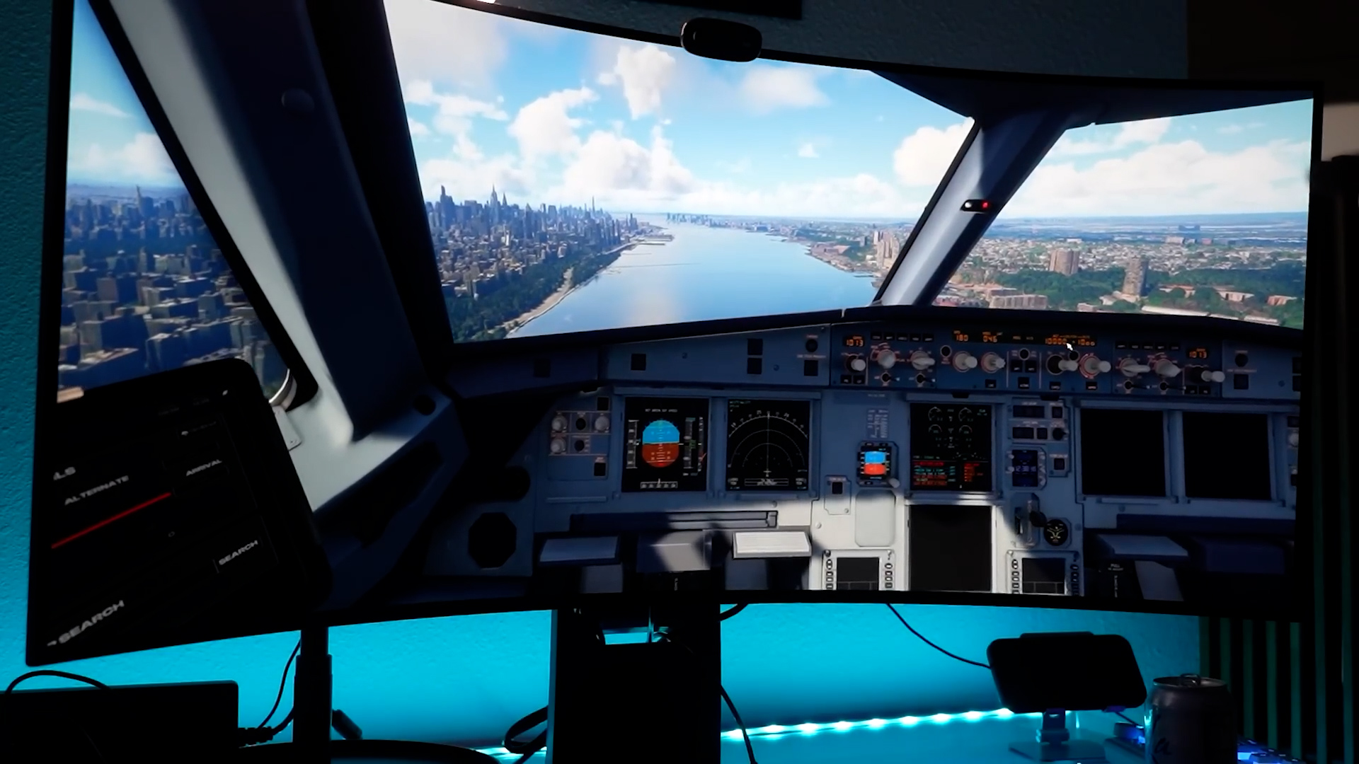 Real Airbus pilot vs. Microsoft Flight Simulator! (Expert difficulty)