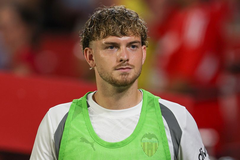 Harvey Elliott se enfrenta a la «tristeza» en el vestuario del Valencia tras la rescisión de su contrato.
