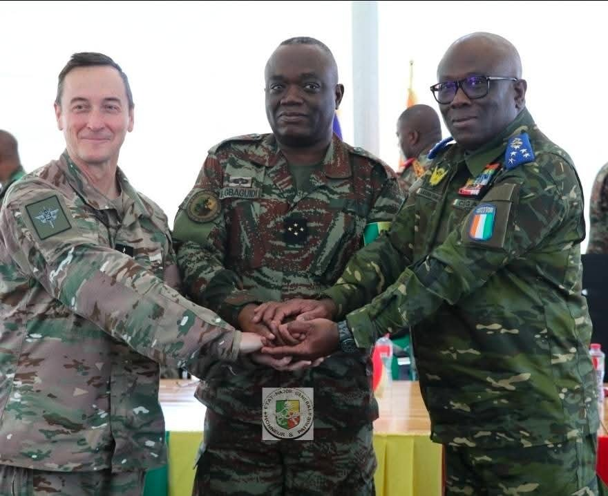 Le général Fructueux Gbaguidi du Bénin et ses homologues de la France et de la Côte d’Ivoire (photo, DR).
