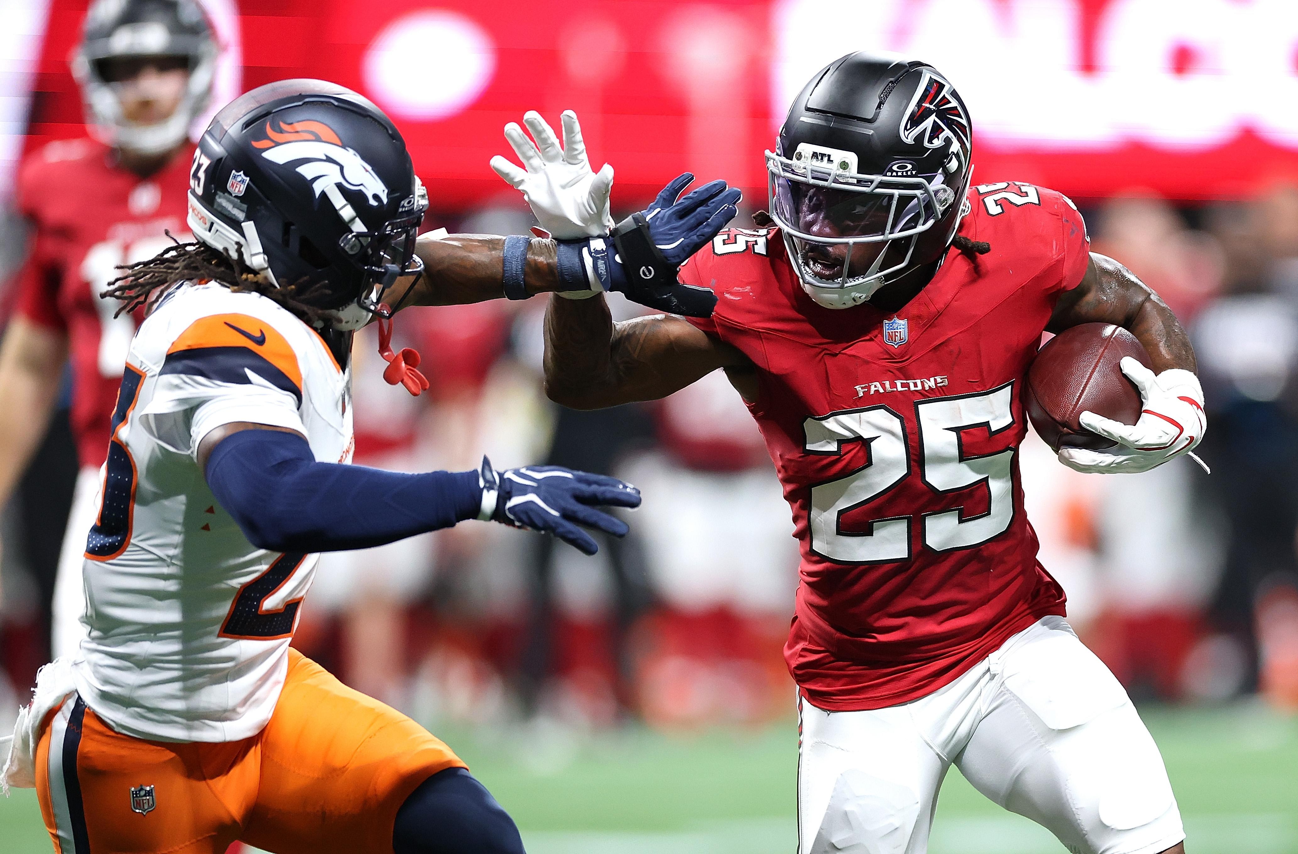 Cowboys add another running back to the active roster