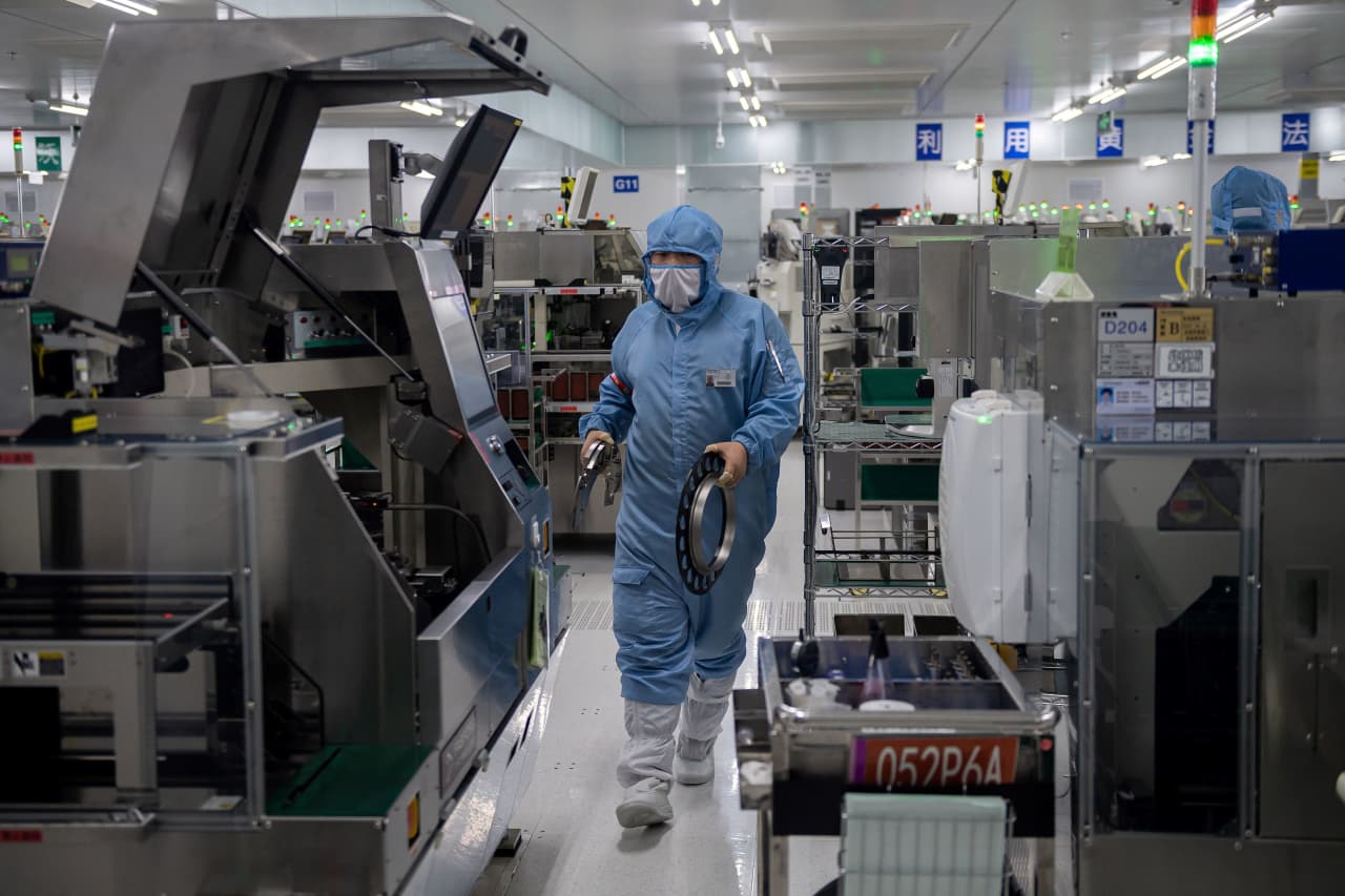 Micron stock moves past AI fears with launch of new memory module