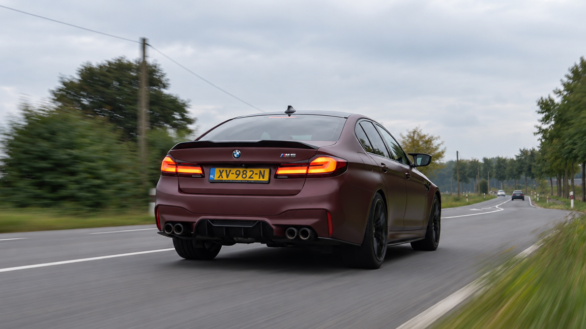 BMW M5 F90 shows its true speed on the Autobahn
