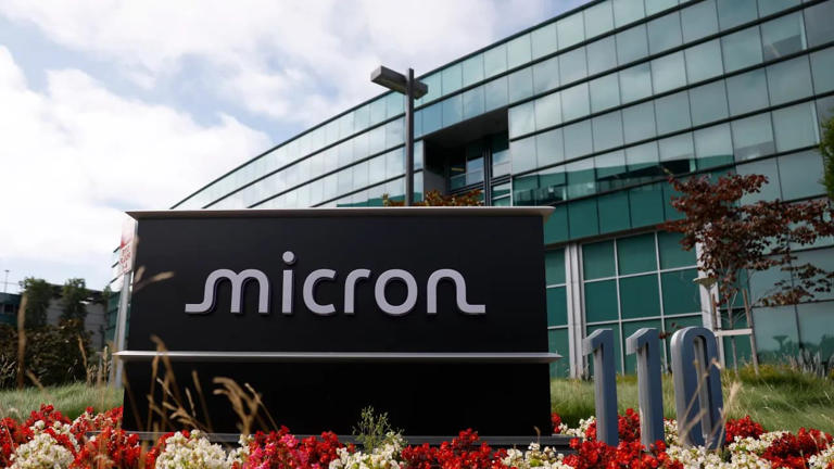 MU stock rises after Micron debuts 512GB DDR5 server memory – AMD ...