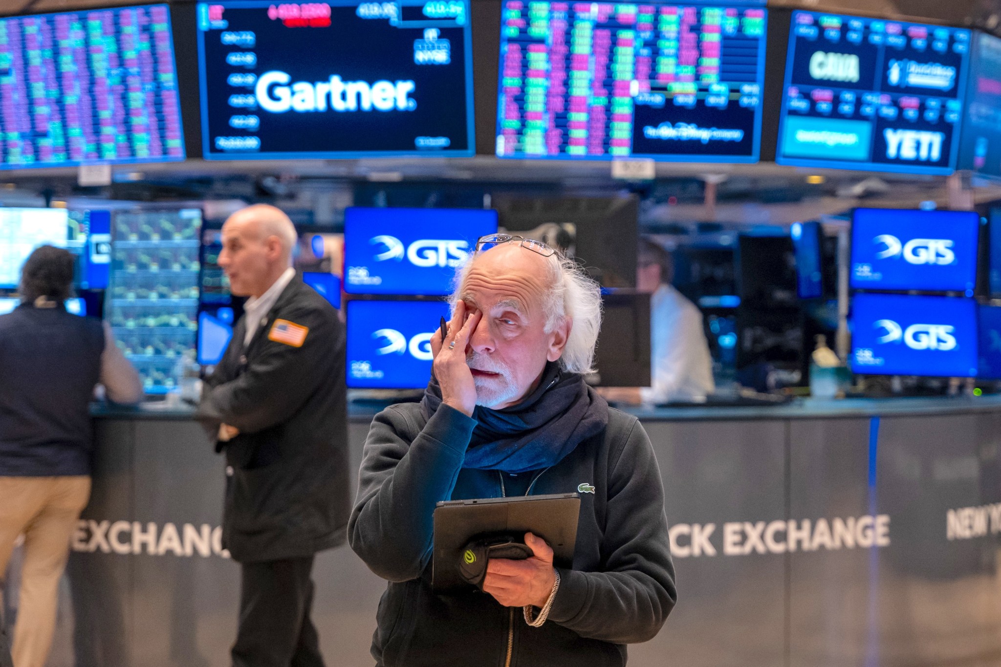 Global wave of selling as traders flee tech stocks—and futures are ...