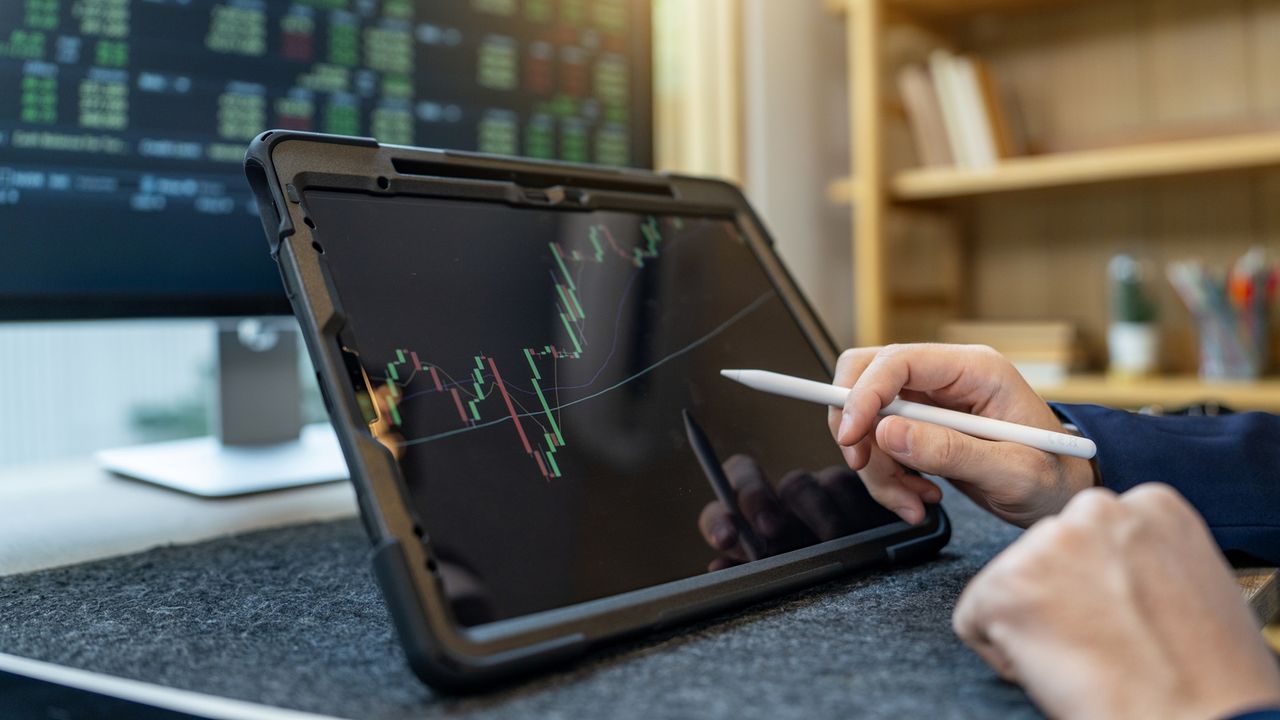 Considering oil and gas investments for a 60/40 portfolio