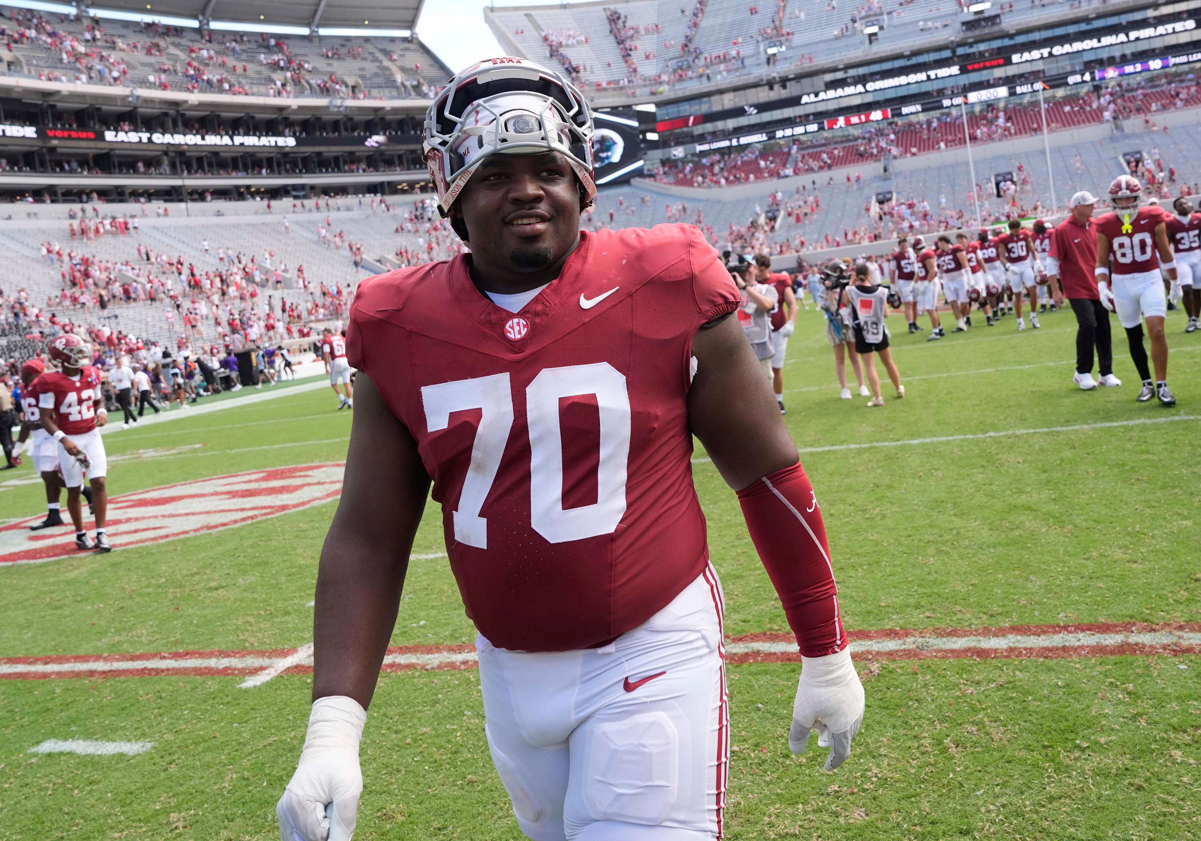 Alabama football OL William Sanders exits Texas A&M game with injury ...