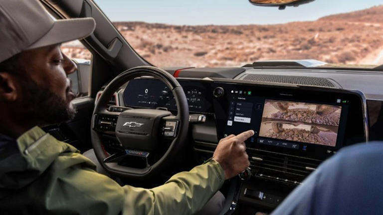 GM is giving drivers another chance to use Apple CarPlay and Android Auto